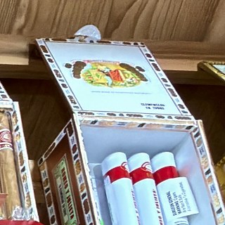 Romeo y Julieta Clemenceau en Tubos box on the shelf at Glen Smoke Shop
