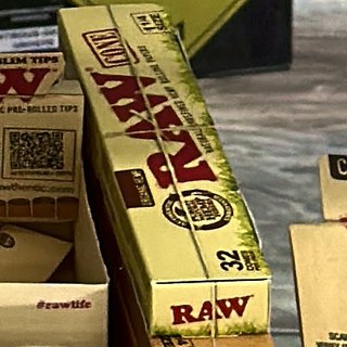 RAW Maestro Tips (32 tips per booklet) on the shelf at Glen Smoke Shop
