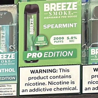 Breeze Smoke Pro Edition 2000 Spearmint on the shelf at Glen Smoke Shop